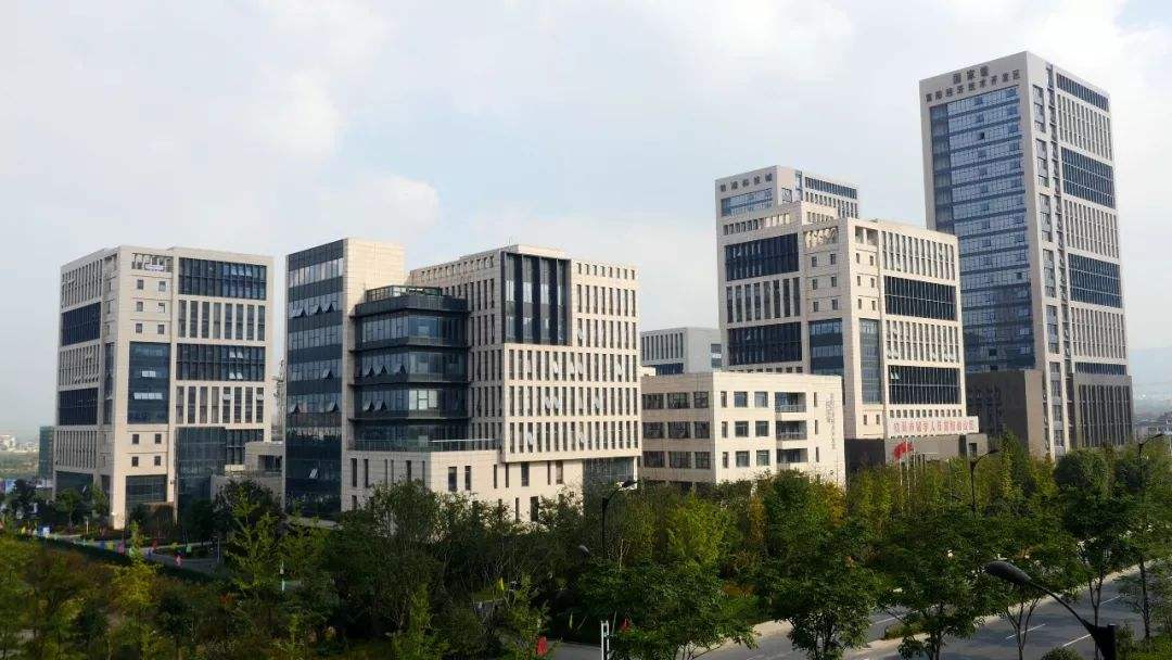 銀湖創(chuàng)新中心A、B區(qū)外墻清洗工程